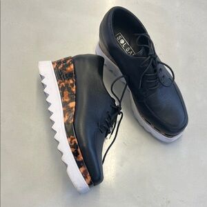 Black and Brown Women's platform Oxford shoe